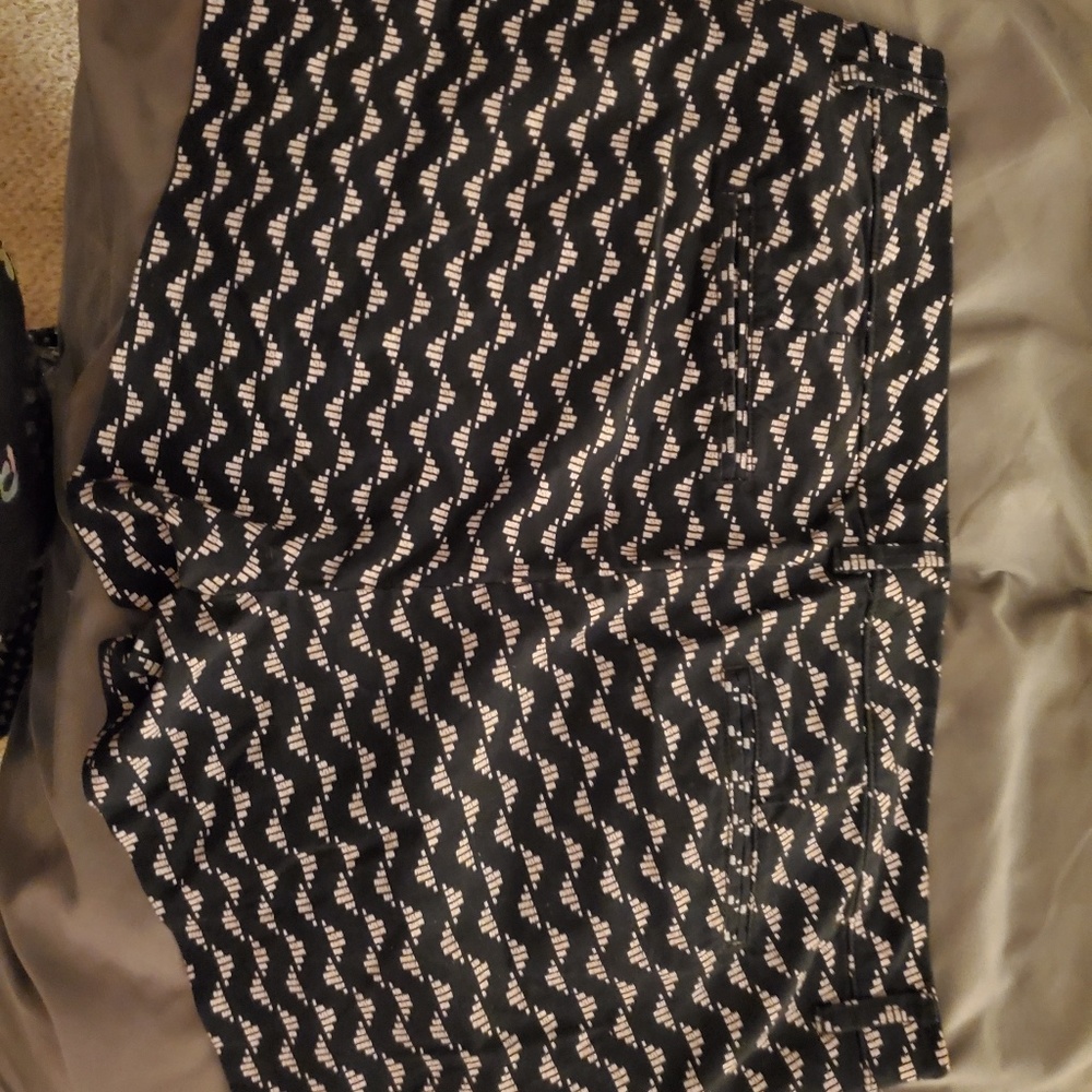 Shorts - Picture 2 of 3
